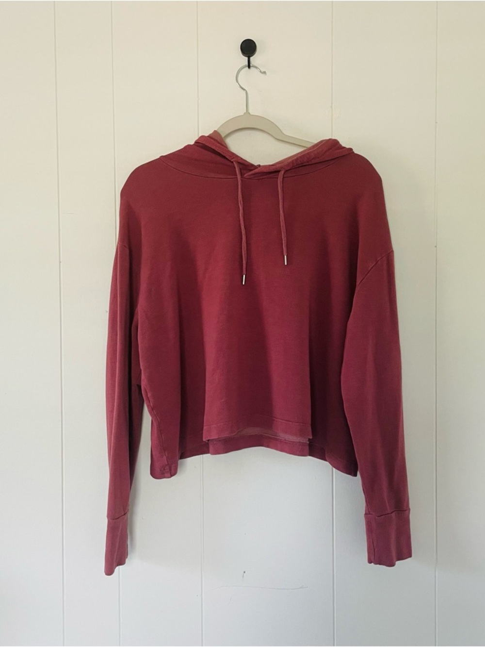 Relaxed Cropped Hoodie in Deep Burgundy
